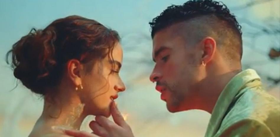 La gran incógnita del videoclip de Rosalía y Bad Bunny, ‘La noche de anoche’