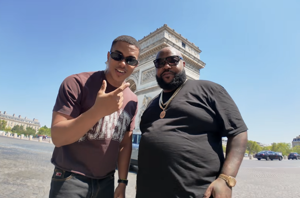 Luis Miguel Sánchez Nelson y Alexander Abreu en la filmación del video musical "La Parisina"